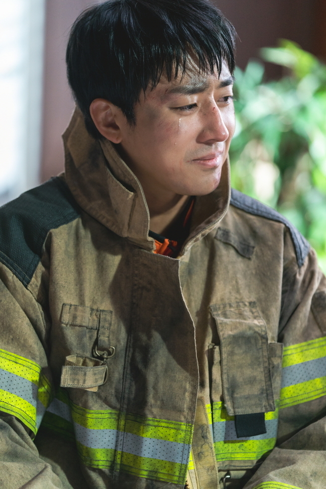 Actor Son ho joon got off at Small Side 2 and left his last greetings to viewers.The Police Station Next to the Fire Station A  ⁇  The Police Station Next to the Fire Station A  ⁇  The Police Station Next to the Fire Station A  ⁇  The Police Station Next to the Fire Station A  ⁇  The Police Station Next to the Fire Station A  ⁇  The Police Station Next to the Fire Station A  ⁇  The Police Station Next to the Fire Station A  ⁇  The Police Station Next to the Fire Station A  ⁇   ⁇   ⁇   ⁇   ⁇   ⁇   ⁇   ⁇   ⁇   ⁇   ⁇   ⁇   ⁇   ⁇   ⁇   ⁇   ⁇   ⁇   ⁇   ⁇   ⁇   ⁇   ⁇   ⁇   ⁇   ⁇   ⁇   ⁇   ⁇   ⁇   ⁇   ⁇   ⁇   ⁇   ⁇ Here, in the face of death, Help with was impressed by the sacrifice of eating Candle, which was used as a fire delay device, to leave evidence of The Texas Chainsaw Massacre: The BeginningArson.In this regard, Son ho joon expressed his feelings of The police station next to the fire station a at the end of the 3rd session with 5 questions and 5 answers, expressing his infinite righteousness and gratitude for his colleagues and works.In the third episode, Bong Help withs death was revealed.Even before it was released, everyone I met did not die, did not they?If you think about it, it seems that the help with in the drama replaces the appearance of the firefighters, so many people seem to support and care about Help with.I think that I would like to express my gratitude to those who protect us from the invisible place and express a little while cheering with it.In fact, I did not feel sorry that I started Season 2 knowing the death of Help with from the beginning, but I feel sorry that I can not work with good people for a longer time.# Bong Help with swallowed Candle himself to leave The Texas Chainsaw Massacre: The BeginningArson Evidence even before his death.Do you have any hardships or anything left in your memory during filming? ⁇  The Texas Chainsaw Massacre: The BeginningArson I thought that the scene that leaves the evidence of the crime is the scene that best shows the help with.I hope that this fire will not happen again in front of my own death. I was afraid that eating Candle was reckless and cool, and I was worried that I could express this help with it.The shooting scene was not technically or physically difficult, but I think I had a lot of trouble in expressing this help with.In the third episode, Bong Help with finally gave the ring to Tongue-in-cheek (Gong Seung-yeon), but it turned out to be a delirium of tongue-in-cheek.I was so sad when I told her that I was sorry that I could not keep my promise.I thought I could not see my loved ones again, so Help with was so pitiful that my tears did not stop. The bishop tried to take a light version, so I tried to take it lightly.# Son ho joon What kind of person is Bong Help with to the actor, what kind of person do you want viewers to remember with Bong Help with?To me, Bong Help with was a thankful character that helped me to know the gratitude, sorryness, greatness and gratitude of the firefighters who had not known well in the meantime. I hope that viewers will appreciate the firefighters through this help with.# A word to the last viewers who joined usHelp with is dead, but the rider is the second Help with, Inju is the third Help with, and Jihoon is the fourth Help with.Help with is dead but not dead, so please give a lot of support to the fire fighting team for the rest of the time. After that, the story becomes more interesting, so please use this room until the end. Thank you.