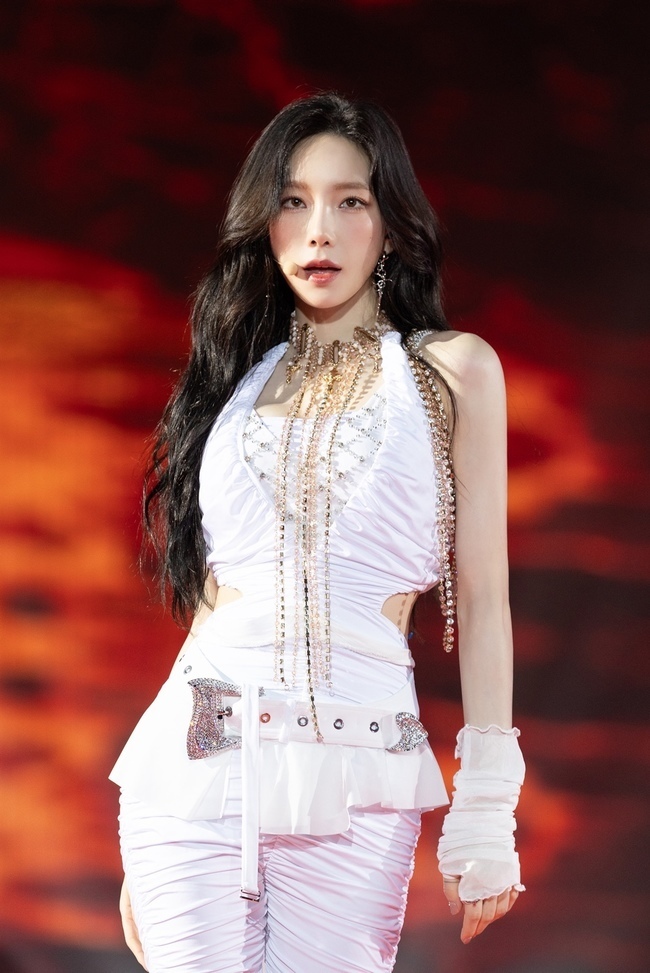 Taeyeon finished the Bangkok concert with great success.On August 14, according to SM Entertainment, Taeyeon held a solo concert  ⁇ TAEYEON CONCERT - The ODD OF LOVE in BANGKOK ⁇  (Taeyeon Concert - The Ode of Love in Bangkok) at Thailand Bangkok Impact Arena (IMPACT ARENA) on August 12-13.Taeyeon has achieved high quality performance with its unique music world and performance.Previously, Taeyeon won the title of Korean Solo Singer, Thailands first solo concert with  ⁇ TAEYEON solo concert  ⁇ PERSONA ⁇  in BANGKOK ⁇  (Taeyeon Solo Concert  ⁇ Persona ⁇  Bangkok) in 2017.She was then recorded as the first Korean female solo singer to hold a solo concert in Thailand for two days in December 2018 with the  ⁇ s...TAEYEON Concert ⁇  (apostrophe S...Taeyeon Concert).This time, the Korean female solo singer sold out the two performances at the Imfact Arena for the first time, proving once again the unchanging local popularity and high influence with the new record.Taeyeon strongly decorated the opening with  ⁇ INVU ⁇ .It was followed by  ⁇ Can ⁇ t Control Myself ⁇ (Cant Control Myself ⁇ ),  ⁇ Some Nights ⁇ ,  ⁇ Set Myself On Fire ⁇ , etc. ⁇   ⁇   ⁇   ⁇ 이 ⁇   ⁇   ⁇   ⁇   ⁇   ⁇   ⁇   ⁇   ⁇   ⁇   ⁇   ⁇   ⁇   ⁇   ⁇   ⁇   ⁇   ⁇   ⁇   ⁇   ⁇   ⁇   ⁇   ⁇   ⁇   ⁇   ⁇   ⁇   ⁇   ⁇   ⁇   ⁇   ⁇   ⁇   ⁇   ⁇   ⁇   ⁇   ⁇   ⁇   ⁇   ⁇   ⁇   ⁇   ⁇ 니다. (Stress)  ⁇  and so on for about two hours to give a total of 24 songs and got a hot response.Fans who visited the performance venue also impressed Taeyeon with a card section event with phrases such as  ⁇ TY4EVA (TAEYEON Forever) ⁇  (Taeyeon Forever) and  ⁇ Taeyeon Country ⁇ .Taeyeon concludes the Asia Tour for the last time at the Singapore Concert on August 19-20.