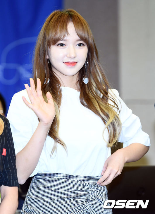 Cheng Xiao, who left the group WJSN, talked about his recent situation with an absurd affair theory, which was not seen in Korea while focusing on China activities, but made fans sweep their hearts because of fake news.On the 12th, news of Cheng Xiao from WJSN was reported in China entertainment media such as Sana entertainment.It was news that Cheng Xiao had fallen in love with actor Tony Leung Chiu-wai and had given birth, and Cheng Xiao immediately announced that it was not true, calling it a ridiculous fake.China media reported that Tony Leung Chiu-wai said Cheng Xiao secretly fell in love with her and that Cheng Xiao even gave birth to a child by Tony Leung Chiu-wai.Tony Leung Chiu-wai is a world-renowned actor, including Korea, who recently appeared in the music video of the group New Jinx.He married a Chinese actor in 2008 and has a family, 36 years older than Cheng Xiao.Cheng Xiao went out of his way to respond legally to the absurd affair theory, stating that he would block rumors by responding strongly to China media that reported as if it were true, even though it was ridiculous fake news.Moreover, Chinas media recently reported fake news as fact, and the content also seems to have taken a tougher stance on the shocking Yi Gi. As Korea has stopped its activities, it has not made any special position in Korea.Cheng Xiao debuted with WJSN in February 2016 and led the teams popularity. He was noted for his outstanding visual and dance skills, and was also responsible for the early WJSN debut.Since then, Cheng Xiao has ceased WJSN activities since September 2018 and has been focusing on personal activities in China, but withdrew in March.Cheng Xiao was active in China and was out of WJSN, so it was a big disappointment for domestic fans.And this affair theory was the latest news after the withdrawal of WJSN in the situation where I was concentrating only on China activities. This absurd fake news was unfortunate and unfortunate for the fans who waited for Cheng Xiaos news.D.B.