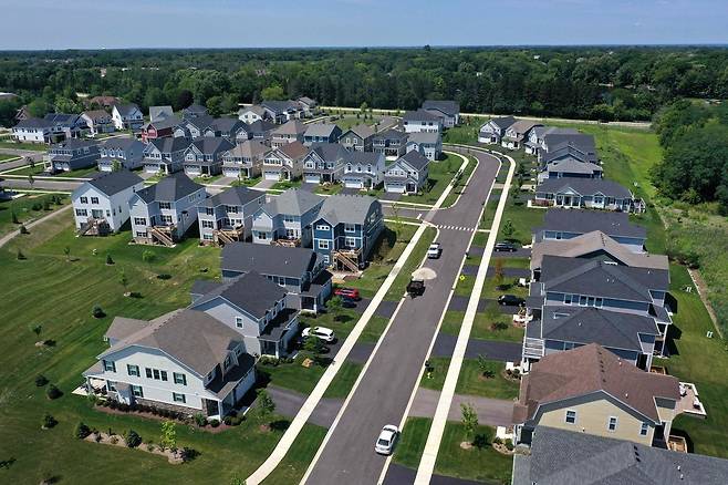 마이클 버리는 2008년 글로벌 금융위기 당시 미국 주택시장 붕괴에 베팅해서 큰돈을 벌었다. 사진은 미국 일리노이주 교외의 주택 단지. ⓒAFP PHOTO