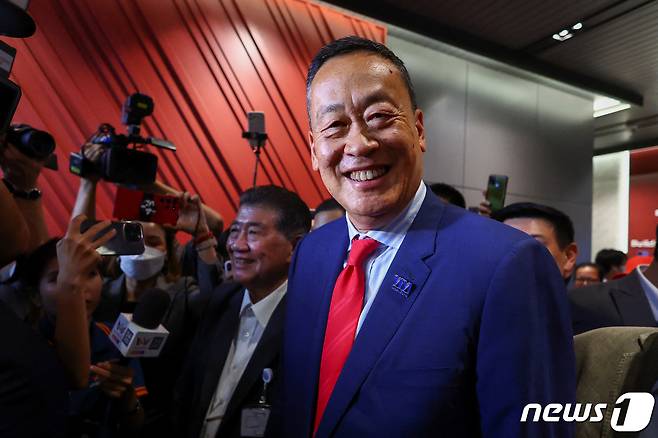 22일(현지시간) 부동산 재벌 출신 세타 타위신(60)이 제30대 태국 총리로 선출됐다. 사진은 이날 총리 당선 발표 후 기자회견에 참석하는 세타. 2023.08.22/ ⓒ 로이터=뉴스1 ⓒ News1 박재하 기자