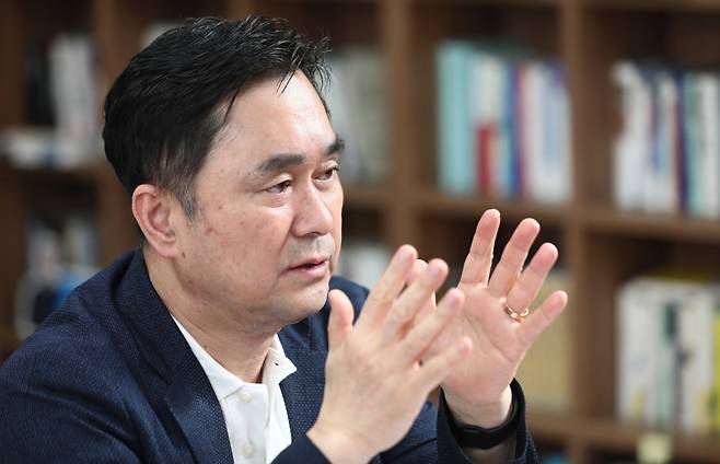 김종민 더불어민주당 의원이 22일 국회 의원실에서 시사저널과 인터뷰를 하고 있다. ⓒ시사저널 박은숙