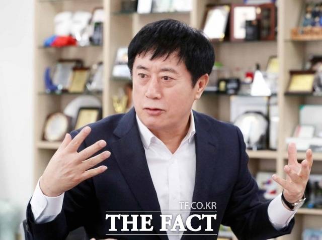 경기 용인시장 재직 당시 주택건설 업체로부터 부당이익을 얻은 혐의로 실형이 확정되면서 의원직을 잃은 정찬민 전 국민의힘 의원은 구속 이후 제대로 의정활동을 하지 못했지만, 세비를 받아 논란이 됐다. /더팩트 DB