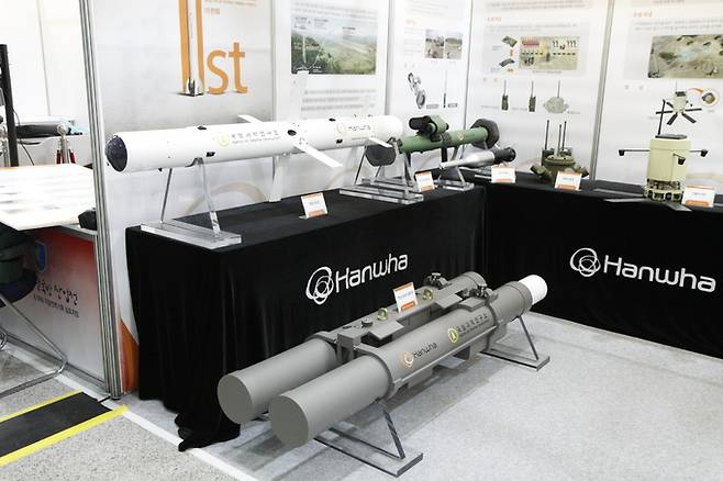 국방과학연구소(ADD)가 개발하고 한화가 만들 천검 공대지미사일. 소형무장헬기(LAH)에 탑재된다. 한화 제공