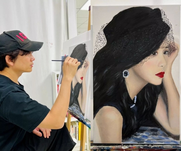 Actress Lee Bo-young showed off Portrait portraying Jasin by her husband, actor Ji Sung.Lee Bo-young released a photo of Ji Sung with Grim with heart emoticons on the 28th.In the photo, Ji Sung looks at the picture of Lee Bo-young with a serious face and is drawing Grim hard.In particular, Ji Sung draws attention to his wife Lee Bo-youngs Grim, revealing A loved one aspect.In addition, Lee Bo-young shows off her husband Ji Sungs Grim, which depicts Jasins Portrait, and still shows off her adorable marriage.Meanwhile, Lee Bo-young and Ji Sung married in 2013 after six years of devotion, and two years after marriage, they gave birth to daughter Ji Yoo Yang.Lee Bo-young