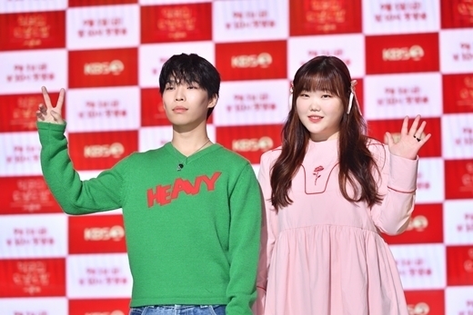 Brother and SisterIruvar Evil community (AKMU) member Lee Soo-hyun, 24, brought out his inner story on Mass media.Evil community Lee Soo-hyun said on 31st, I would like to have a serious talk at this point when Lovely activities are being finalized.I think its been about three years.Lee Soo-hyun, Confessions, said, I was encouraged by the cheering of my family, friends, and colleagues who loved and loved me around me, and I came back to The Speech, but I was really worried and scared.I knew that there were a lot of people who loved me singing brightly and laughing all the time, so I did not want to show myself now, and I did not want to get caught, so my time was in for a long time. Confessions.Lee Soo-hyun said, But someone said Goyo.The reason why I love you is because I love you. I love you. I love you. Its just that, uh,But I am a much more loving person than I thought, Lee Soo-hyun said.Looking at the many worries, consolations and Cheerings writings, I was so encouraged and comforted that I could not see my face as well as my daughter, my nephew, my sister, and my sister. I think I had a lot of thought to love and care for myself. I would like to thank my brother who has made a lot of effort, and many of the people in the broadcasting station who have been glad to see me for a long time. I would be very worried about the company that I believed in and the fans who cheered me up. Lee Soo-hyun said, Lovely has made my stop time move, and its just starting to flow again. If its okay, I want to go up one step harder in the affectionate Cheering you send me. I pledged.In addition, If you wait for me with a warmer eye, I will sing constantly until the day when the vocal cords are functioning! He promised, I will return the happy moments I received.Thank you, Lee Soo-hyun, who finished the article.The Iruvar Evil community, consisting of Lee Chan-hyuk (26), Lee Soo-hyun Brother and Sister, has recently received the hot love of K-pop fans around the world in two years with their fourth single Love Lee.Lee Soo-hyun, who recently appeared in the JTBC Newsroom with his brother Lee Chan-hyuk, confessed to the fact that he had slumped and said to Come Back, My brother gave me a lot of courage.This time, I said, I will make music that you can enjoy. I want you to feel the joy of activities while you are together. I also got the courage to do this activity. I really got a lot of good energy I felt in a few years.I thought it was good to come back. Lets have a little serious talk at this point when Lovely activity is getting finished.Its been about three years.For me, its been a long, uneventful time.I told myself I had to go on living, and I wanted to go on living again.A family that loves and cares about me,Encouraged by his colleagues cheering, he came back to The SpeechIn fact, I was very worried and scared.Im always smiling and singing.I knew there were a lot of people who loved me.I didnt want him to see me now,I dont want to get caught, cause Im not doing well outside the house,My time has been stagnant inside for a long time.But someone told me, Goyo.The reason people love the Evil community is because they have been with Mass media since childhoodAs they grow older and grow older, they change every moment.It is to sing and express honestly without lying Goyo.Listening to that, do not try to pretend that this activity is not too hardEven if you hear or hate what you are now,I decided to show myself honestly now.But Im a lot more than I thought I was.Hes a lover.Looking at the many worries and consolations and cheerings,Like a daughter who has never seen her face,Like a nephew, like a sister, and like a brother.I was so encouraged and comforted that I wanted to know how it was possible,I think I had a lot of thought to love and care for myself.Focus on this album and support me.And to my brother, who made a lot of effort.A lot of people who are glad to see you, too,You must have been very worried about the company you trusted,Even our fans who cheered us up,Theres so much to be thankful for.Lovely made my stop time move,Its just starting to flow again.If you dont mind, in the affectionate cheering you send me,I want to step up one step harder.If you could wait for me with warm eyes,Continuously until the day when the vocal cords are functioning.Ill repay you with a song!Ill give you back the happy moments youve been given!Thank you