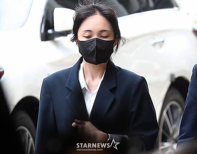 마약류관리에관한법률 위반 등 혐의로 구속영장이 청구된 방송인 서민재가 18일 오전 서울 마포구 서부지방법원에서 진행된 구속전피의자심문(영장실질심사)에 출석하고 있다. 2023.05.18 /사진=김창현 기자 chmt@
