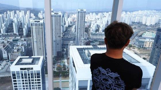 세종시는 상가 공실 문제를 해결하고 부족한 숙박시설 문제를 해소하기 위해 신도심에 30호실 미만의 호스텔과 소형호텔 건립을 허용할 방침이다. 연합뉴스