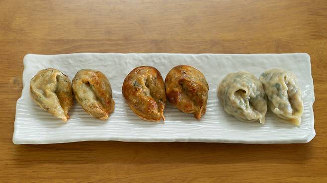 좌측이 열풍 10분, 중간이 스팀 10분과 열풍 10분, 우측이 스팀만 10분 한 만두다 / 출처=IT동아