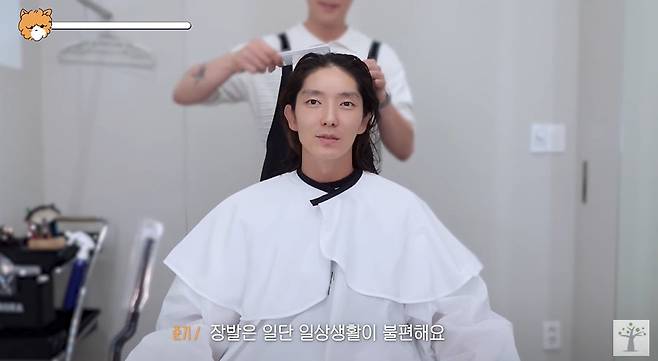 Actor Lee Joon-gi has made a change to his long-grow hairstyle.On September 9, the official channel of Namoo Actors posted a video entitled What happens when you go to a beauty salon with a content team.Lee Joon-gi said he cut the long hair that he had kept for about a year to shoot tvN Aramun sword.Lee Joon-gi confessed, I leave this video because my companys content team asked if it was a waste of my long-grown hair.Lee Joon-gi said, Long hair is very uncomfortable in everyday life. I wanted to cut it quickly, but I do not want to cut it if I have a goal. Spin-off I have the idea that I should not change my body before entering.Especially, the hair varies according to the genre, whether it is a historical drama or a modern drama. Spin-off does not change because there may be re-shooting even after shooting. Lee Joon-gi said, I once cleaned up the house and did the construction work. I was not in a hurry to repair it. I have been resting for over a month and a half now, but I was rather busy.As I continued to watch the script, I was about to broadcast Aramuns sword. Fortunately, the time didnt seem boring, said Lee Joon-gi, who said, Time flies too fast. As I continued to shoot outdoors, my skin became very weak. After resting for about a month and a half, my cells regenerated and my skin feels good.My face, body, and mind are all clean. Lee Joon-gi said of The Sword of Aramun, The success of Spin-off is really heavenly. I can not achieve it with my own energy.When I enter Spin-off, I dont waste a minute and a second. Not only acting but also externally. Im always confident and not ashamed of that.On the other hand, Aramuns Sword is broadcast every Saturday and Sunday at 9:20 pm.