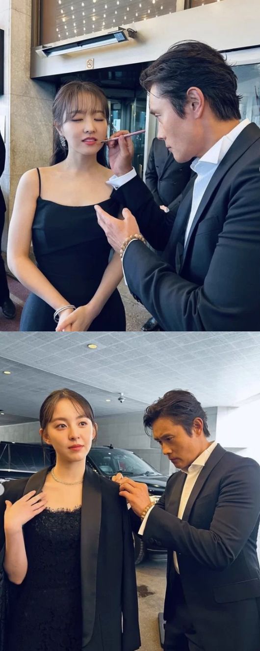 Actor Lee Byung-hun draws attention by revealing his pleasant daily life.On the 11th, Lee Byung-huns personal channel posted a picture with an article called  ⁇  Two jobs  ⁇ .Lee Byung-hun in the public photo is shooting a set shot with a funny concept with actors Park Bo-young and Park Ji Hu who appeared together in the movie  ⁇  Concrete Utopia  ⁇ .Lee Byung-hun is touching his mouth with a brush as if he is revising Park Bo-youngs makeup, and Park Ji Hu is treating his costume as if he were a stylist.Lee Byung-huns passion for showing the best performances in the face and setting shots of Lee Byung-hun makes a laugh.Meanwhile, Lee Byung-hun married actor Lee Min-jung and has a son in the suburbs.Lee Byung-hun