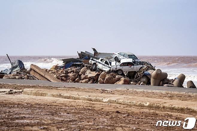 11일(현지시간) 태풍 대니얼로인해 북아프리카 리비아의 한 마을이 홍수에 잠겼다. 2023.09.11. ⓒ AFP=뉴스1 ⓒ News1 정윤영 기자
