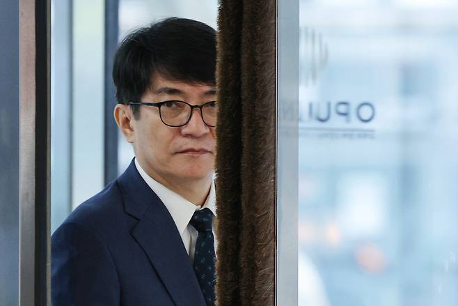 8월30일 이균용 대법원장 후보자가 인사청문회 준비 사무실로 출근하고 있다. ⓒ연합뉴스