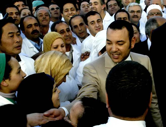 40대 때의 모하메드 6세 모로코 국왕 모습. 1999년 왕위를 물려받은 그는 종교적으로 보수적인 모로코를 개방적인 국가로 바꿔놓았다.[로이터]