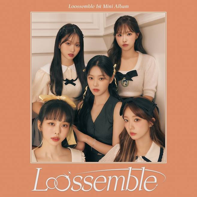 The russemble releases its debut album Loossemble at 6 pm on the 15th.Hyun-jin, Yeo-jin, Bibi, Gowon, and Hye-ju become crew members of the spaceship Loossemble and embark on a new Summertime to find their friends.Russembles debut album Loossemble is a work that draws value of each other, truth of world view, and new narrative.Then, with Loossemble in his arms, he was back at the starting point.Sensitive, the title song of Loossemble, is a catchy, funky bass and guitar ricks addictive top line. Sensitivity creates a clearer standard of its own.I believe in the sense that I have made so far and go forward more confidently. In addition, Real World, which has a sensual sound on top of hip-hop rhythm, Coloring, Newtopia, Strawberry soda, Mid-tempo pop Day by day and so on.In particular, russemble released a highlight medley that showed the charm of each track on the 14th prior to the release of Loossemble, which led to a hot response from global fans.In addition, Hyunjin, Aftershock, Bibi, Plateau, and Hye-ju raised their expectations by putting their names on the lyrics credits of various songs.With the release of Loossemble, russemble will visit various cities of the United States of America from New York to Los Angeles on October 7 to announce the start of a new story.After finishing the United States of America tour, russemble plans to return to Korea and become more active.