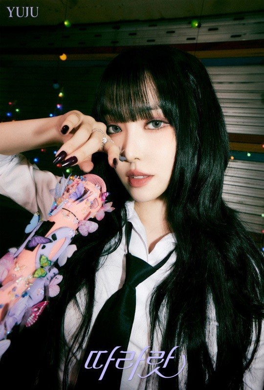 Yuju (YUJU) returns with a new style as much as new music.Connect Entertainment unveiled Yujus new single DALALA concept photo on the official SNS at 0:00 on the 15th.It is more free-spirited than Yujus appearance in the public photos, and the chic style catches the eye at once. It is reminiscent of a small deviation that is not trapped in gestures and expressions.Yuju will release an additional concept photo on the 16th with this concept photo, and it is expected to raise expectations for a new single.Yujus second solo single, Tara Rat, is a modern pop that adds a minimalistic yet groovy feel. The intense and unique title is based on the way it hums when listening to music.On the other hand, Tara Rat is also attracting attention as a new song released by Yuju in six months.
