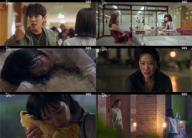If the main character is a bad guy, is it picaresque? 7 Escape left only unpleasant curiosity with the Billon characters that crossed the line from the first broadcast.SBS s new gilt drama 7 Escape was first broadcast on the 15th. Kim Soon - ok, who succeeded Penthouse , and the reunion of director Ju Dong - min focused attention on drama fans from the beginning.The beginning was the day when seven bad guys were born. The insanity of the characters trying to kill and kill each other to survive on a hellish island attracted attention with fear.Even in extreme circumstances, the scenery of masturbating to themselves as the seven of us are the last winners made us expect a spooky ending.However, returning to the starting point, the unhappiness and tragedy of Bang Dami (Jung Rael) developed and the atmosphere changed.Bang Dami met his mother, Hwang Jung-eum, and dreamed of a new life, but he was only used to meet his grandfather, Chung Sung (Lee Duk-hwa).In addition, a new transfer school was bullied and swung by a Woman with a Parasol - Madame Monet and Her S (Lee Yu-bi).Soft Construction with Boiled Beans (Premonit) is not much different from what started as a tragedy for girls in Penthouse.Kim Soon-oks follow-up to the previous works left a sense of deja vu, and I could not feel freshness.In order to win the favor of the cash-rich chairman of the company, he should not abandon a biological daughter.But it wasnt until she became a high school student that she brought a biological daughter.Moreover, it was not easy for a woman with a Parasol - Madame Monet and Her S to hide her pregnancy and try a child birth at school without anyone knowing.In order to make the main characters bad guy settings stand out, the settings are more intentional, so immersion and interest are halved.Of course, it may be because the secrets of the characters and the Blow-Up have not been solved in detail as much as the first broadcast, but can you feel the surprise of the elaborate development that showed the further reversal in the first broadcast showing the end of the stimulation already?The school violence that afflicts the bangdamy is the aftermath of the unbelievable Stimulation, such as a mother who abandoned a biological daughter, a high school student who gave birth to a child at school and turned it over to others.It seems to be nothing more than a twisted twist, plus the addition of Stimulation or reversal.Kim Soon-oks previous work and box-office drama Penthouse also had all kinds of stimulation elements such as birth secrets, passion, and murder, but it was not so much.The main characters who did not hide the shiny blow-up to the Penthouse type of product satirized the reality, and there were scenes of breathtaking levels, but they did not give a feeling of ridiculous. Maybe it was because of the enthusiasm.7 Escape failed to persuade all the stories at least in the first broadcast, which is why Kim Soon-oks mara taste, which crosses the line from the beginning, is said to be unpleasant.Picaresque Soft Construction with Boiled Beans (7 Escape, which took a premonit and offered a new meaning.However, not all works are picaresque because the characters are bad guys.There must be realistic satire or a good reason why bad guys should be heroes, as well as probabilities that can be understood without having to explain them.It is known that this work will take a long breath until the second season of March next year after the first season of broadcasting. Kim Soon-ok will be able to persuade the public with his own Billion World.It is regrettable that the remaining discomfort, like the debris of the first broadcast, has raised the barriers to entry for viewers themselves.Providing SBS.