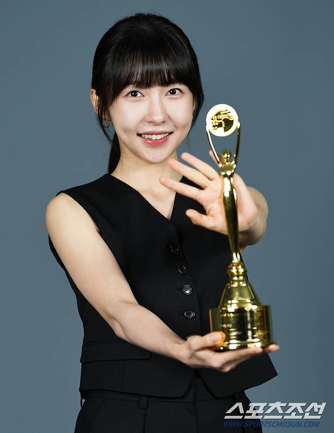 제2회 청룡시리즈어워즈(Bluedragon Series Awards, BSA)에서 여자 예능인상 수상한 주현영이 본지와 인터뷰에 앞서 포즈를 취하고 있다. 박재만 기자pjm@sportschosun.com/2023.08.23/