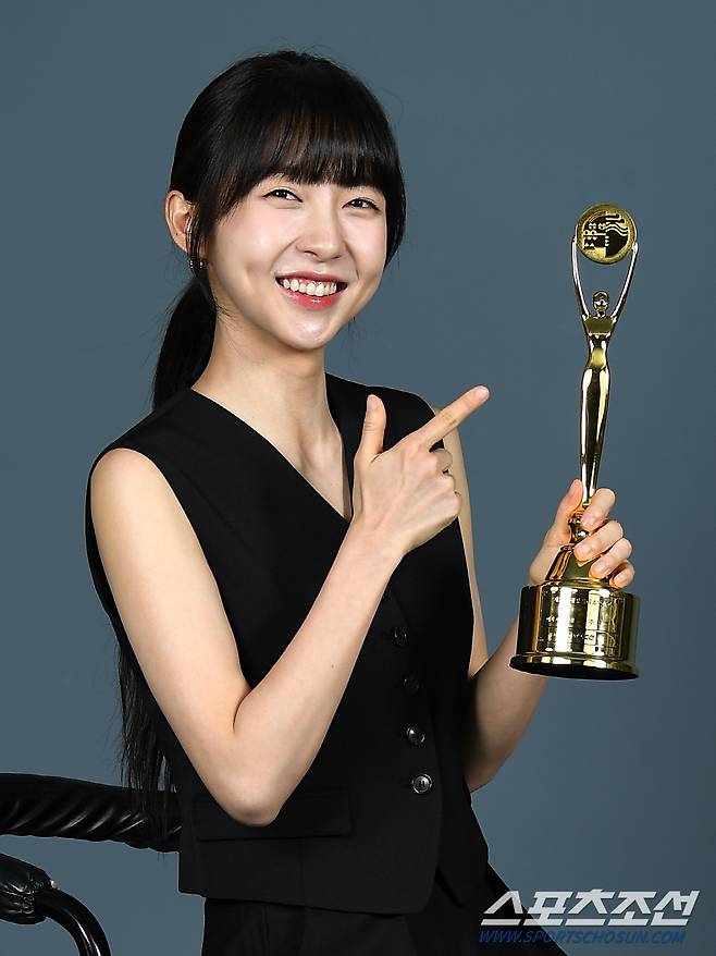 제2회 청룡시리즈어워즈(Bluedragon Series Awards, BSA)에서 여자 예능인상 수상한 주현영이 본지와 인터뷰에 앞서 포즈를 취하고 있다. 박재만 기자pjm@sportschosun.com/2023.08.23/