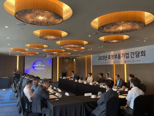 로봇부품기업 간답회 현장. <한국로봇산업진흥원>