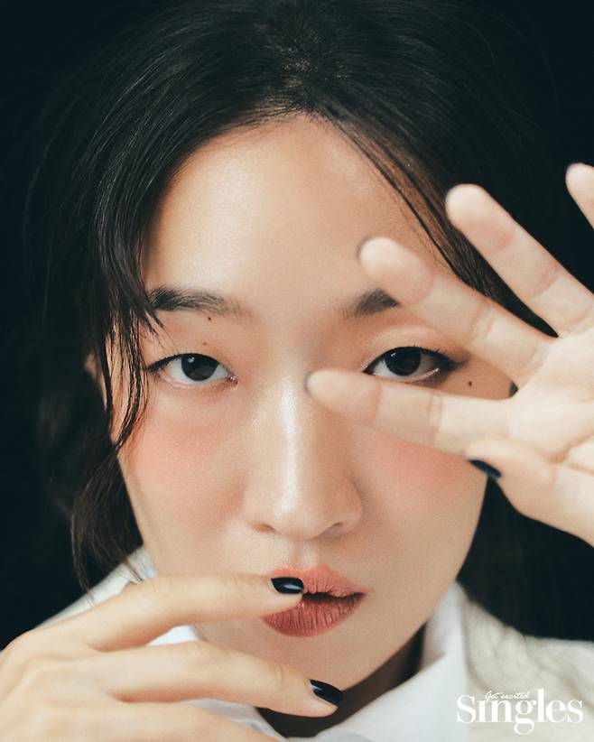 ‘마스크걸’에 출연한 배우 이한별 화보. 싱글즈 제공.