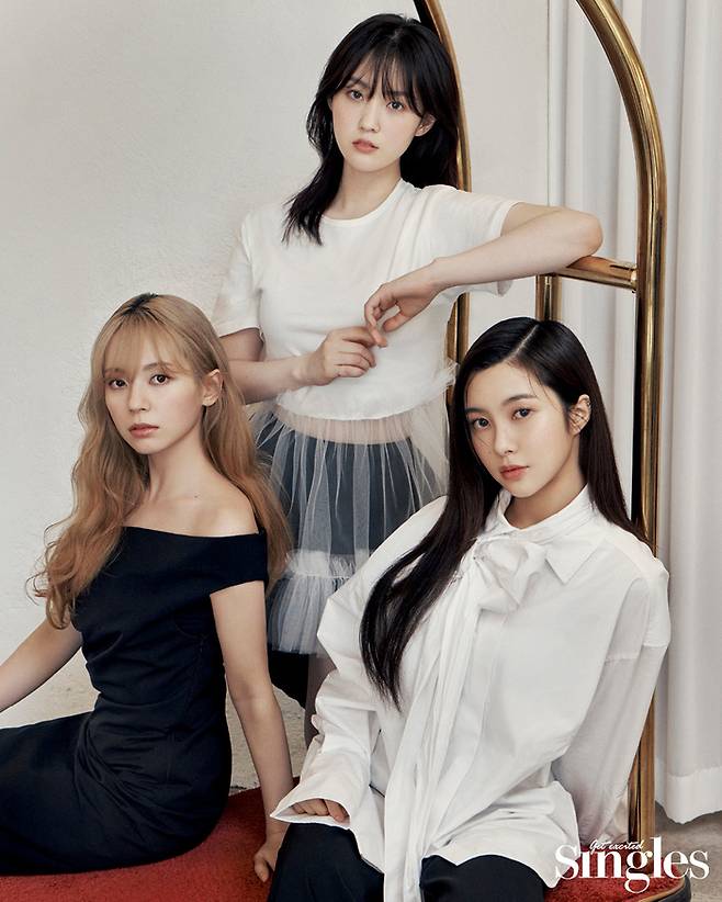 그룹 케플러. 싱글즈 제공.