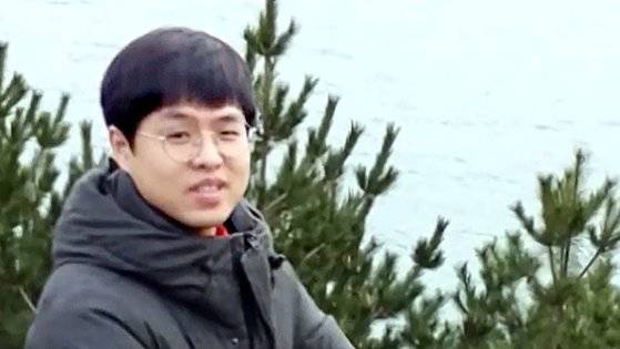 고 (故) 이영승 교사의 생전 모습. 이 교사는 2016년 첫 부임한 뒤 지속적인 학부모 민원에 시달리다 지난 2021년 스스로 목숨을 끊었다. 사진 MBC 캡처