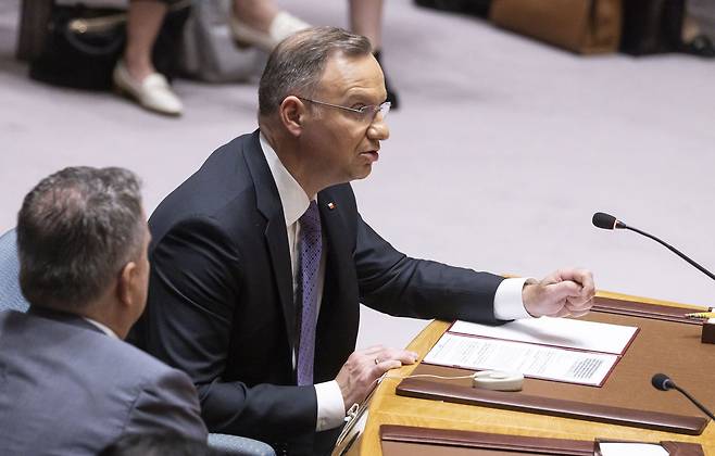 9월20일(현지시간) 미국 뉴욕 유엔본부에서 열린 제78차 유엔총회와는 별도로 열린 유엔안전보장이사회 회의에서 안제이 두다 폴란드 대통령이 우크라이나와 러시아의 전쟁에 대해 연설하고 있다. / 사진=EPA 연합뉴스