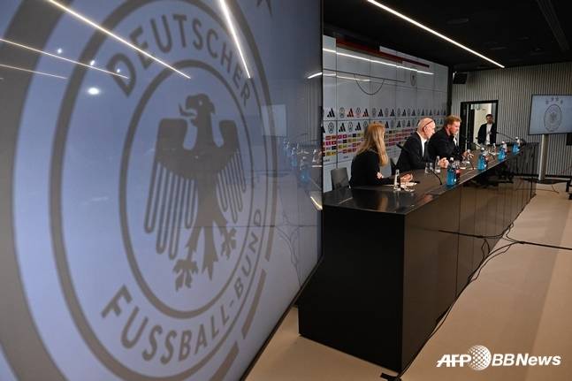 율리안 나겔스만 감독의 선임을 발표하는 독일축구협회. /AFPBBNews=뉴스1