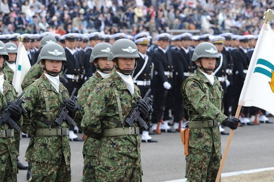PM-9 기관단총을 메고 있는 일본 육상자위대 제1공정단. 위키피디아