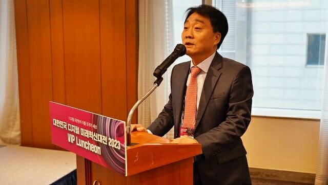 김경묵 지디넷코리아 대표가 25일 오전 서울 오크우드 호텔에서 진행된 ‘2023 대한민국 디지털미래혁신대전(디미혁) VIP 오찬 행사에서 축사를 발표하고 있다. (사진=지디넷코리아)