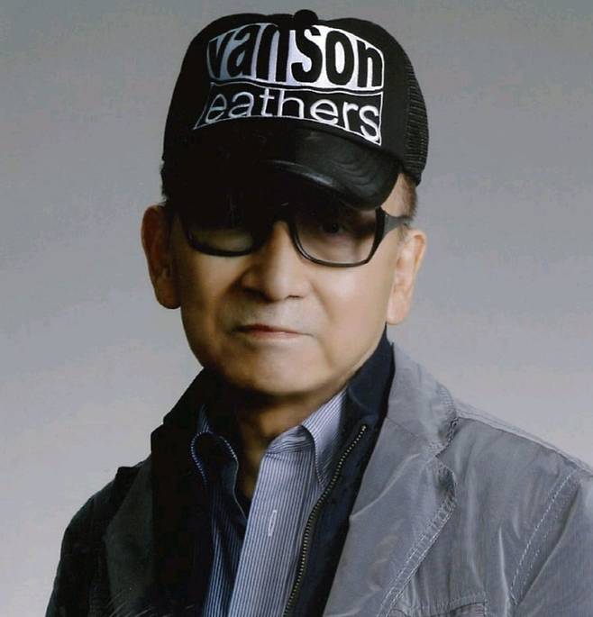 반세기 넘게 일본 ‘자니즈 사무소’란 최대 연예 기획사를 이끌면서 'J팝의 역사'로 불렸던 고(故) 자니 기타가와(본명 기타가와 히로무·1931~2019). 스스로를 드러내는 걸 극도로 꺼려 사진도 거의 남아 있지 않다. 기네스북에 오를 당시 찍힌 사진이 대중에게 공개된 유일한 사진으로 꼽힌다.