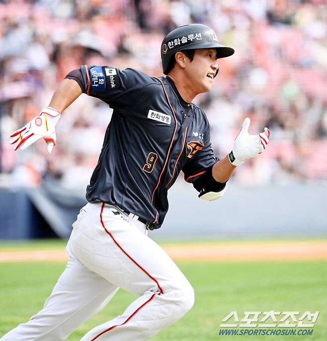 24일 잠실구장에서 열린 한화와 LG의 경기, 2회초 한화 박정현이 2루타를 치고 있다. 잠실=허상욱 기자wook@sportschosun.com/2023.09.24/