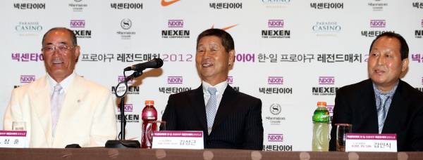 2012년 열린 '한-일 프로야구 렌전드매치' 기자회견. 왼쪽부터 장훈 일본팀 단장, 김성근 한국팀 단장, 김인식 한국팀 감독. IS 포토