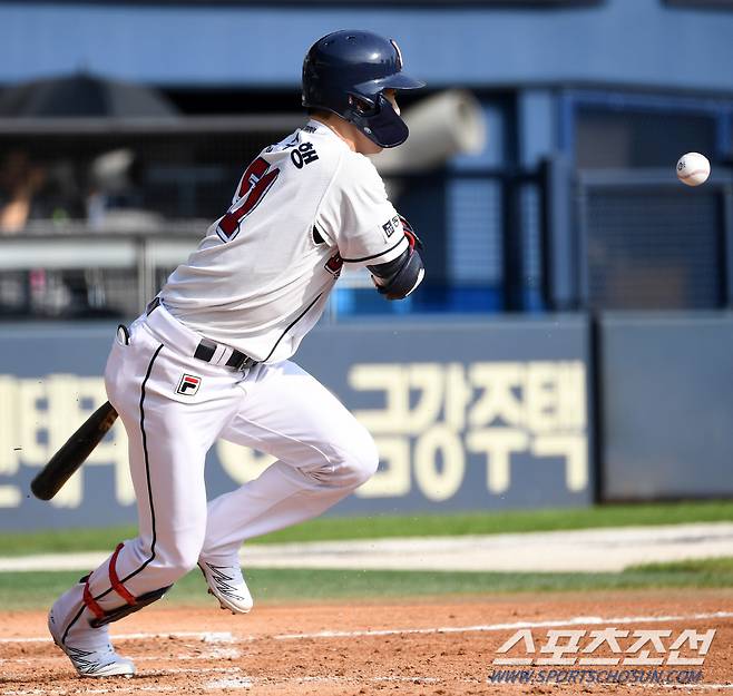 방향 속도 완벽했던 조수행의 기습번트.