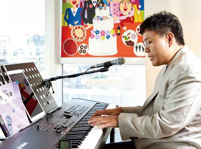 강의 녹화실, 연구실, 집 등 정 강사가 머무는 공간에는 항상 피아노가 있다. 수학동아 제공