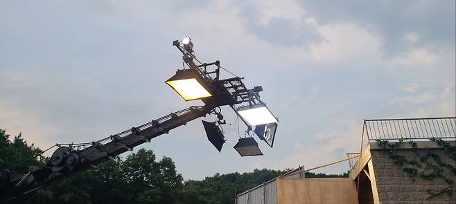 조명크레인 모습. 진재연 제공