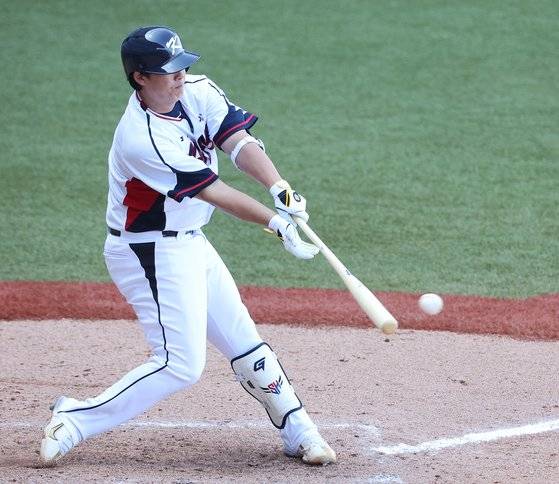 노시환이 5일 항저우 아시안게임 수퍼라운드 일본전에서 값진 타점을 올리고 있다. 연합뉴스