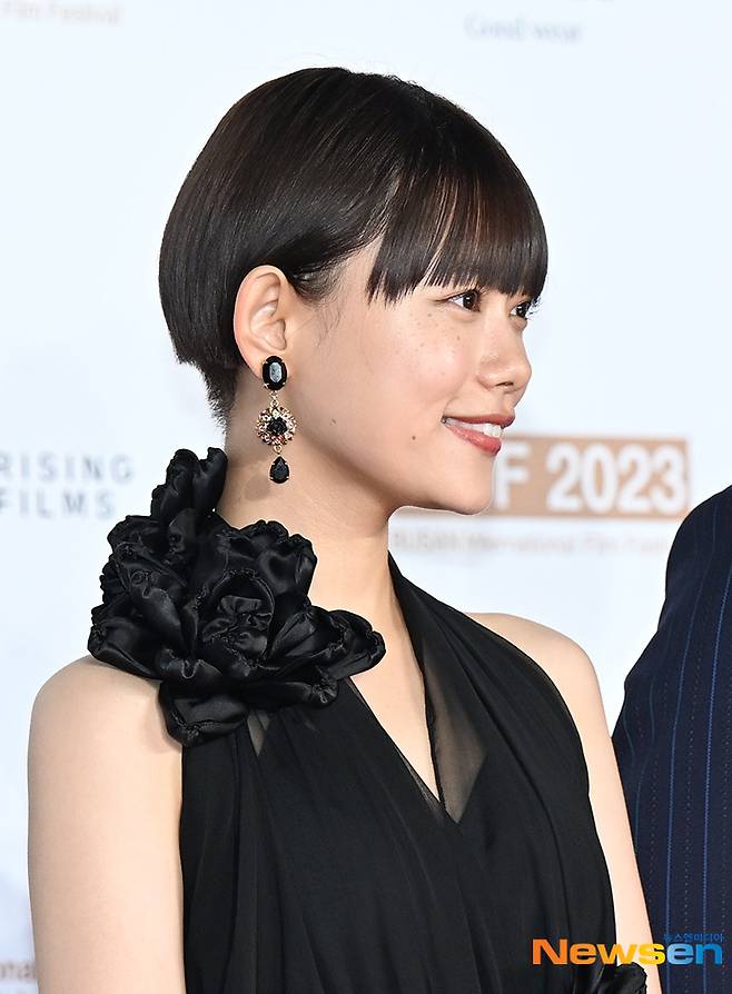 스기사키 하나, ‘숏컷’꽃미모