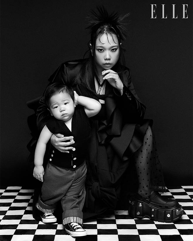 Comedian Hong Hyun-hee has completed a special pictorial.On the 6th, Hong Hyun-hee and son jun bum together with fashion magazine  ⁇  Elle  ⁇  picture was released.This picture captures the wonderful chemistry of  ⁇  Baby Star  ⁇  jun bum, who watches the deadly and fashionable presence of Hong Hyun-hee and the professional appearance of such a mother, with the concept of  ⁇  Hollywood celebrity  ⁇ .In an interview after the photo shoot, Hong Hyun-hee took out the beauty inside me with a feeling of being with son. Jun bum seems to have come out as a bigger baby.When I saw my enthusiasm, I felt like I had a look on my face that seemed to be like my mother. It is funny. I think I can remember this day and jun bum later.Then, when jun bum is the most cute and lovely, it is time to smile at me. Looking at it, I want to protect the childs Laughter.When I asked my husband, Jason, about his fatherly crushes, he said, At first, I was not confident in raising children. I felt like I was not good enough to raise and grow someone. But I was brave because of Mr.Parenting is a long and slow race, and I always tell you that I will wait for the moment when you can fully take care of this child. As a mother, as a gag woman, and as a wife, I always love you. As for Hong Hyun-hee, who has been more outspoken as an entertainer after marriage and childbirth, he ran toward the normality of the past, but now he is running with satisfaction in me, not just comparing with others.I have a single child in the universe, a husband, and stories that only I can do. I am enjoying the time focused on  ⁇   ⁇   ⁇ .Hong Hyun-hee and jun bums pictures and interviews can be found in the November issue of  ⁇ Elle ⁇  and on the website.