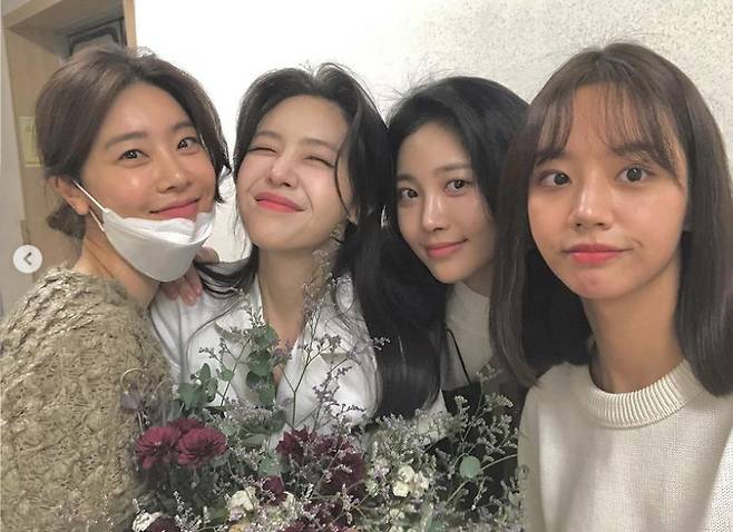 ▲ 왼쪽부터 걸스데이 박소진, 방민아, 유라, 이혜리. 출처|방민아 인스타그램