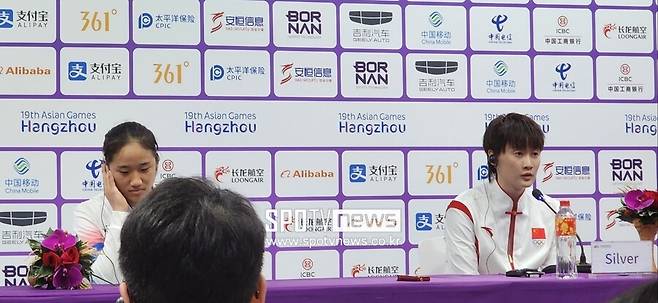 ▲ 기자회견에 참석한 안세영(왼쪽)과 천위페이. ⓒ항저우(중국), 박정현 기자