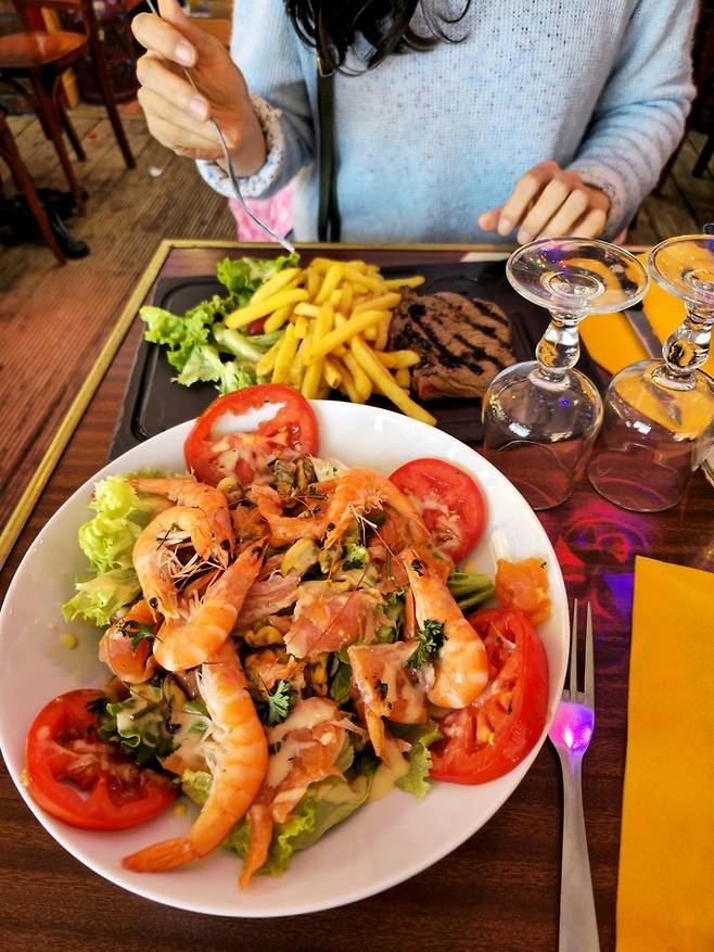 해산물 샐러드.