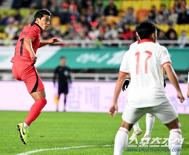 17일 수원월드컵경기장에서 열린 한국과 베트남의 평가전, 황희찬이 슛팅을 시도하고 있다. 수원=허상욱 기자wook@sportschosun.com/2023.10.17/