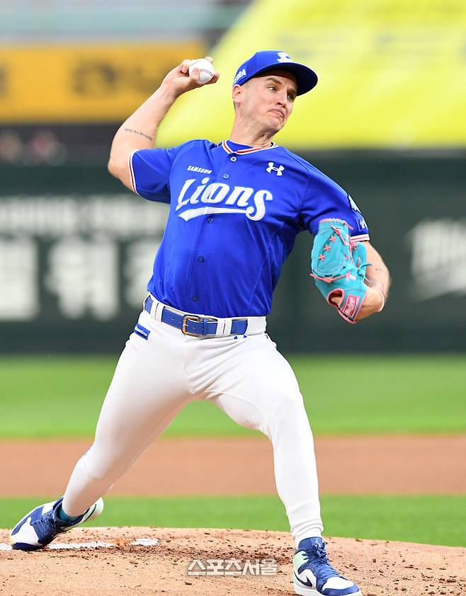 삼성 라이온즈 뷰캐넌이 11일 인천 SSG랜더스필드에서 열린 2023 KBO리그 SSG 랜더스와 경기에 선발 등판해 힘차게 공을 던지고 있다. 2023. 8. 11. 문학 | 박진업기자 upandup@sportsseoul.com