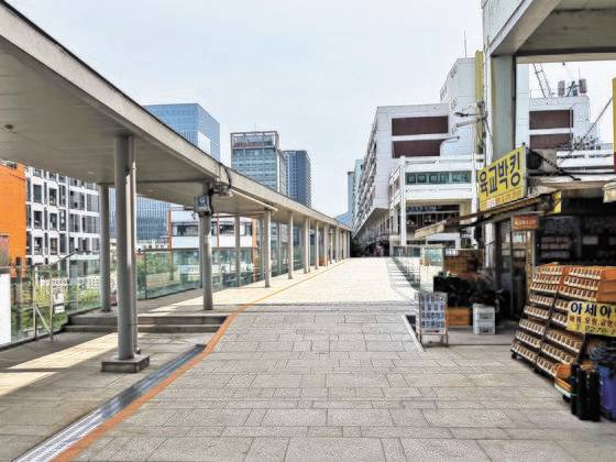 세운상가 공중보행로. 문희철 기자