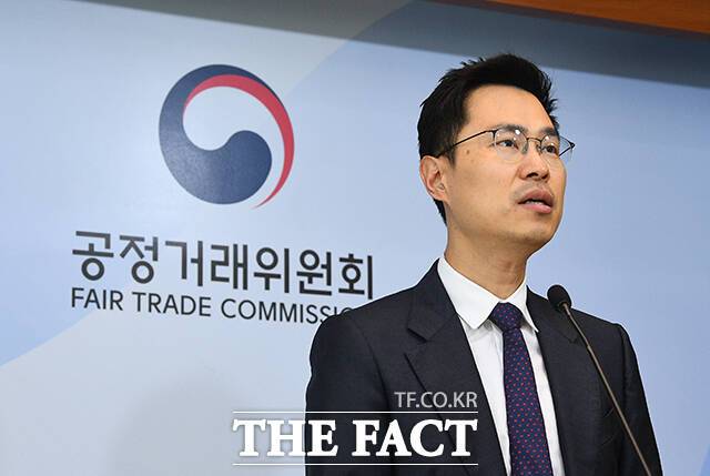 구태모 공정거래위원회 기업결합과장이 23일 오전 세종시 정부세종청사에서 브로드컴의 VMware 주식취득 건에 대한 심의 결과를 발표하고 있다./세종=이동률 기자