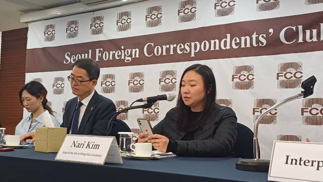 ▲26일 서울 중구 프레스센터에서 열린 이태원 참사 외국인 희생자 유가족 방한 외신기자회견에서 오스트리아 국적 희생자 김인홍 씨의 누나 김나리 씨가 발언하고 있다. ⓒ10.29이태원참사유가족협의회 제공