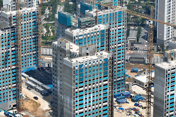 A construction site for GS E&C’s new apartment complex in Incheon’s Geomdan area. [Photo by Yonhap]