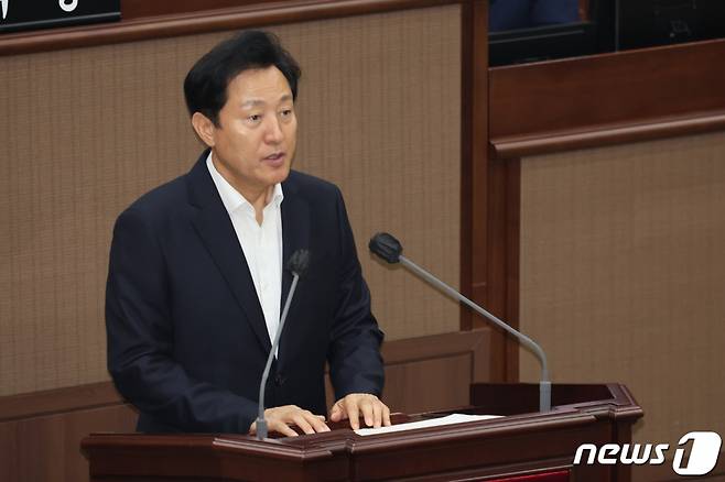 오세훈 서울시장이 1일 오후 서울 중구 서울시의회에서 열린 제321회 임시회 정례회 본회의에서 2024년도 서울시 예산안에 대한 시정연설을 하고 있다. 서울시의회는 이날 본회의를 시작으로 52일간 제321회 정례회를 진행한다. 2023.11.1/사진=뉴스1